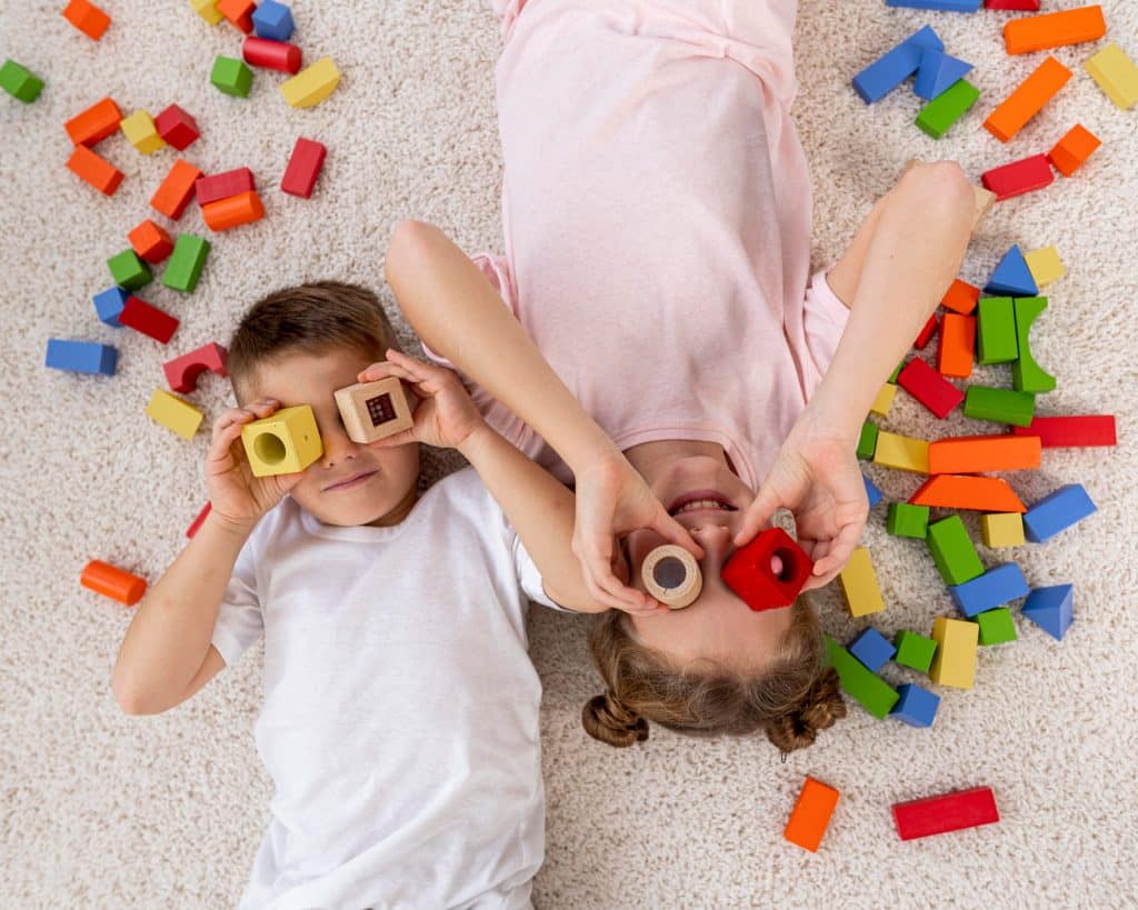 niños en la guardería