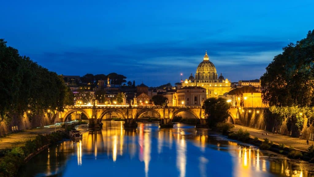 vistas de valletta por la noche