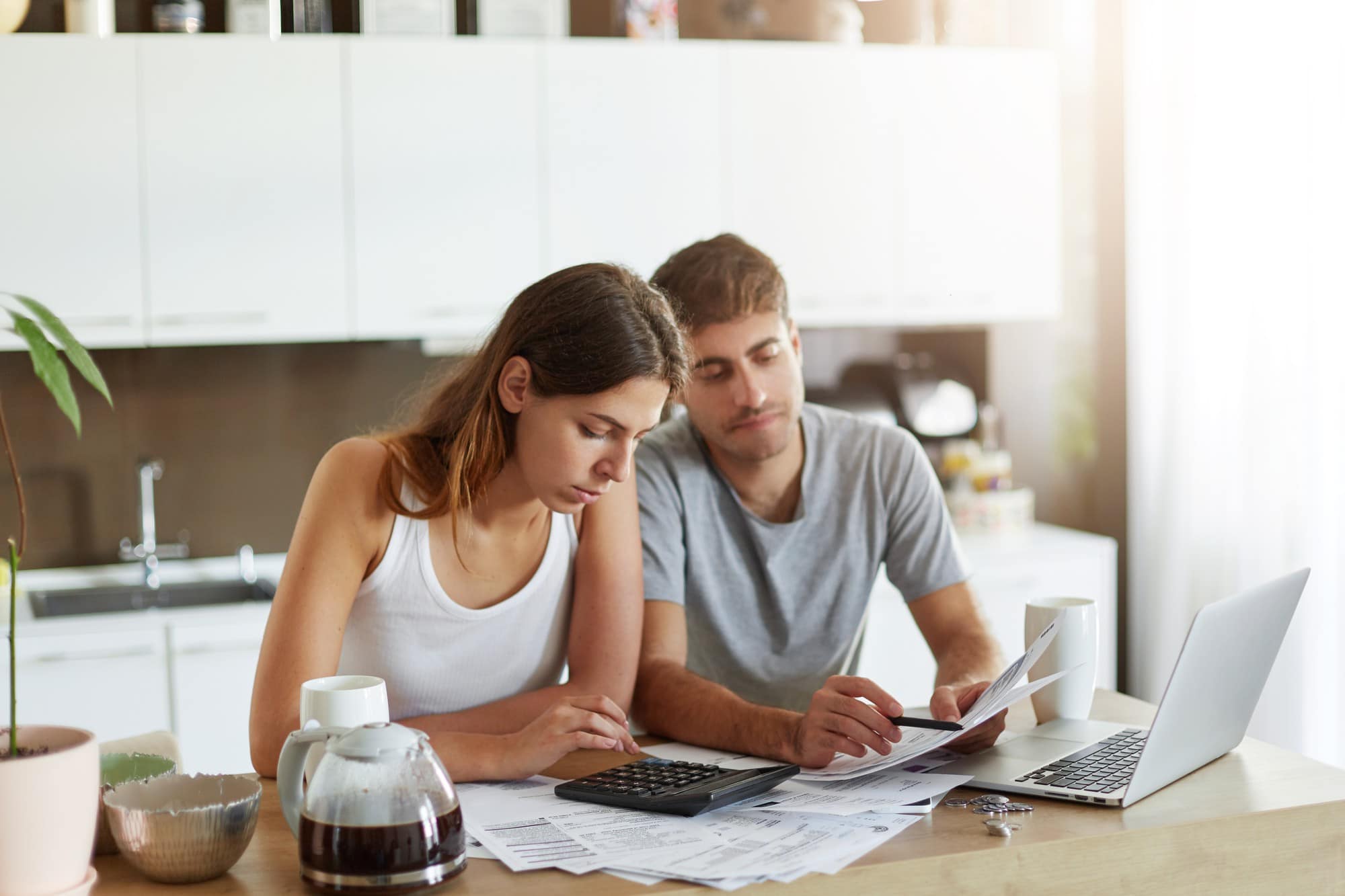 ¿Cómo ahorrar dinero en casa? 15 Trucos para reducir gastos